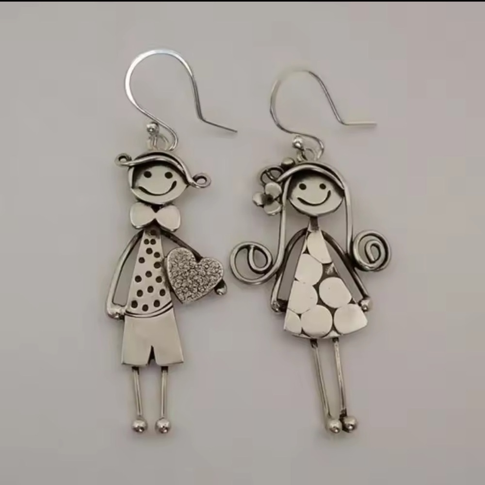 Silver Dangle Earrings – Cute Couple Design
Boy and girl - Picture 9 of 12